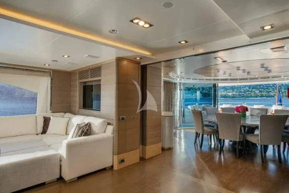 Upper Deck Dining
