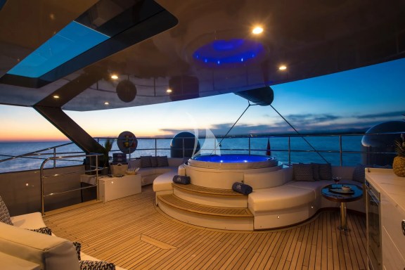 jacuzzi at night - é Stuart Pearce