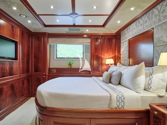 Image of OPTION B yacht #51
