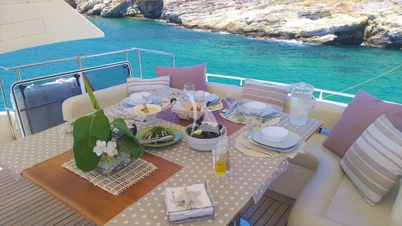 Fly Bridge deck Dinning Table