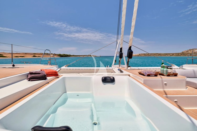 Jacuzzi on foredeck