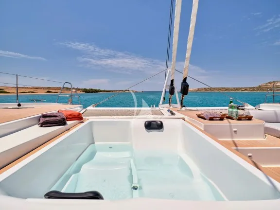Jacuzzi on foredeck