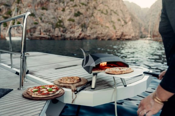 Pizza oven onboard