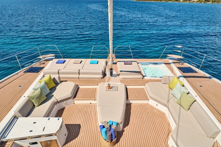 Fore deck sitting area with jacuzzi