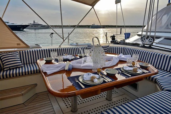 Image of WIND OF CHANGE yacht #15