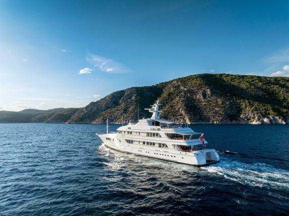 Image of FOS yacht #6