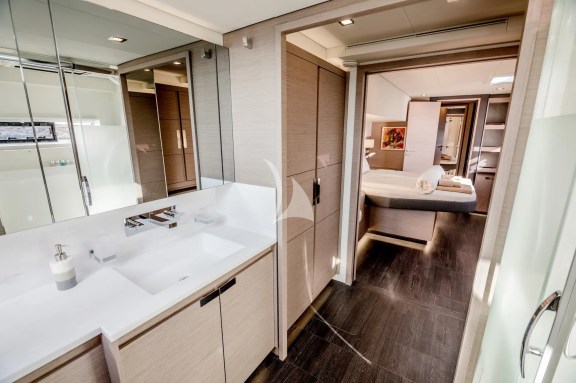Maste Cabin Bathroom