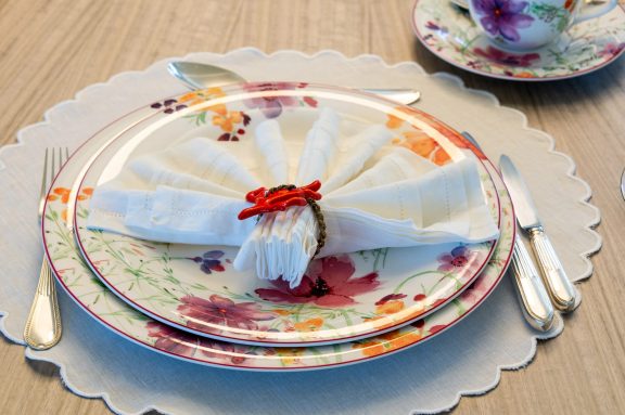Dining table detail