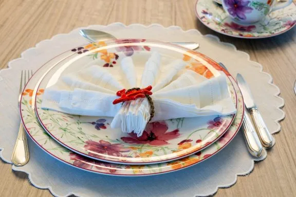 Dining table detail