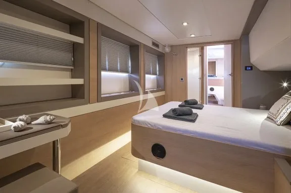 Image of LICENSE TO CHILL yacht #12