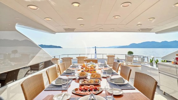 Image of LET IT BE yacht #12