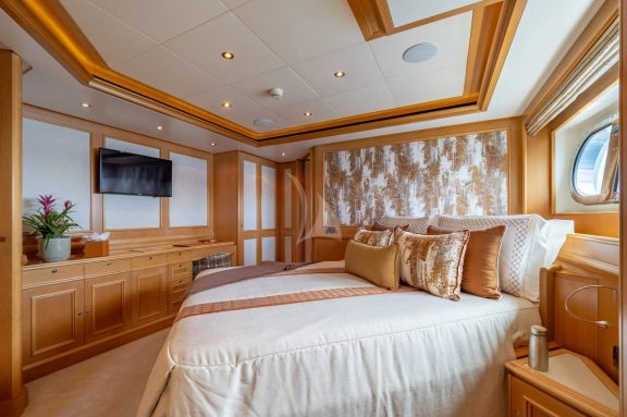 Double cabin