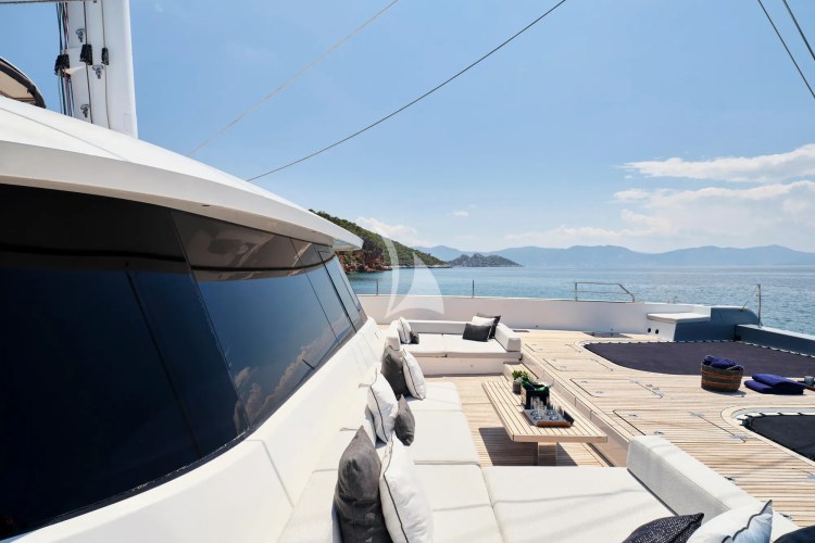 Fore deck seating area