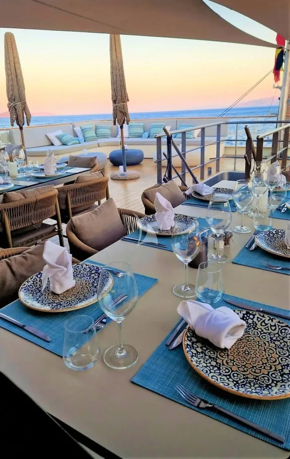 Al fresco dining