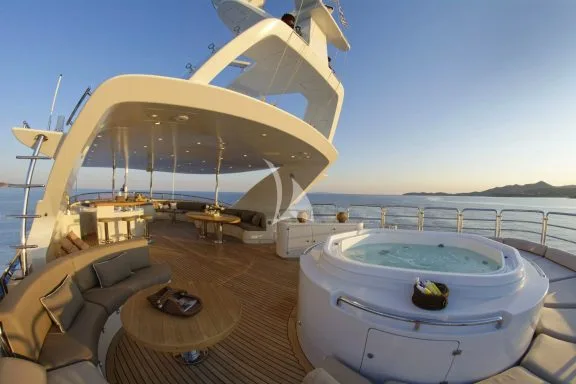 Sundeck Jacuzzi
