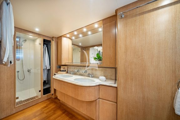 En-Suite Facilities (Master)