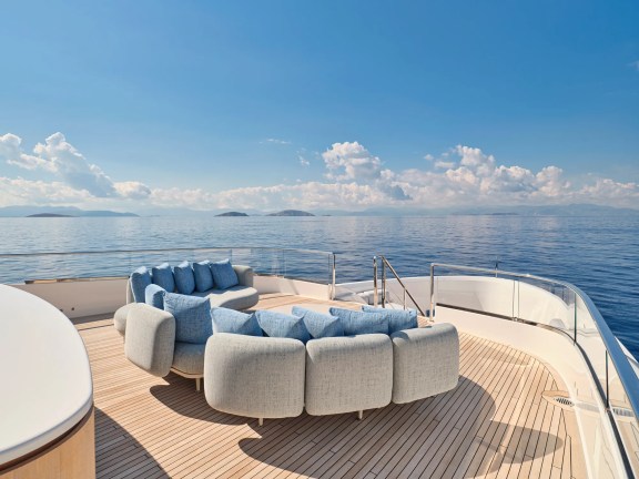 Upper Deck Fore