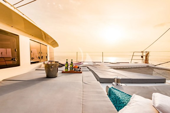 Front deck sunbeds