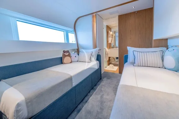 Twin cabin with pullman bed portside forward