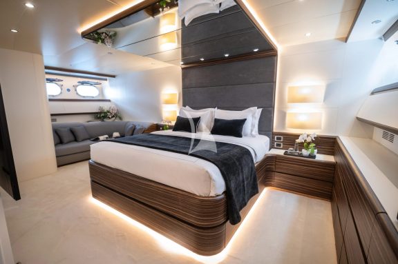Image of PAREAKI II yacht #50