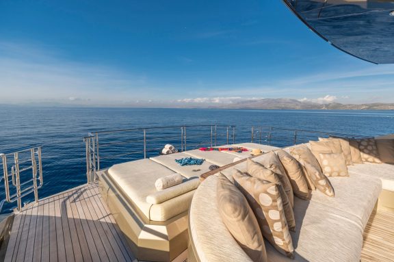 Image of HOKULANI yacht #21
