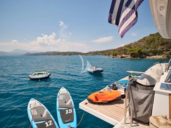 Hydraulic bathing platform
