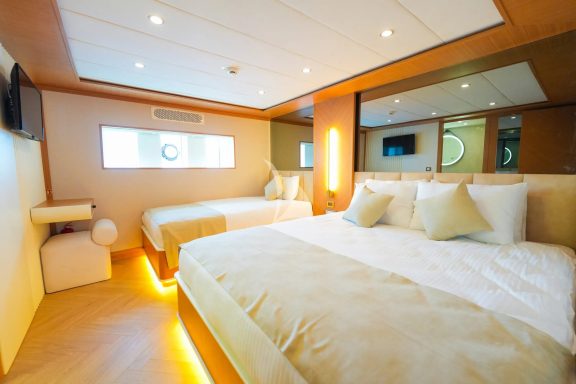 Image of King of the Sea yacht #22
