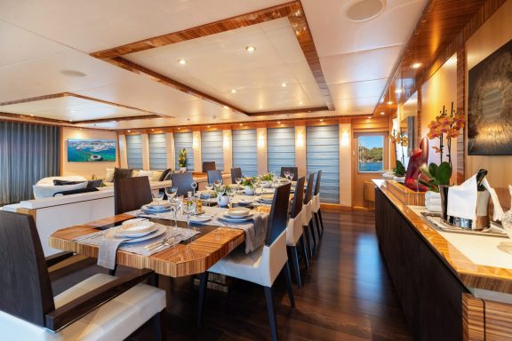 Main salon dining evening