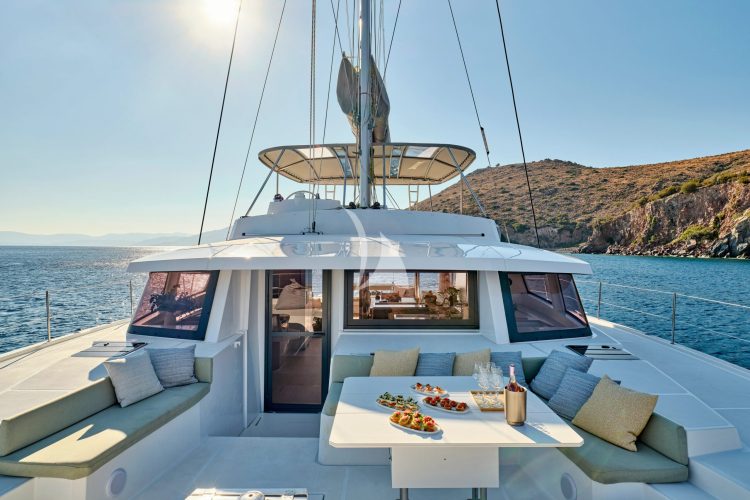 Extended table fore deck