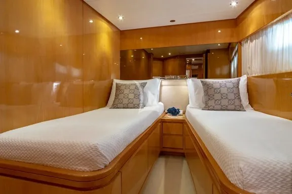 Image of THE BIRD yacht #19
