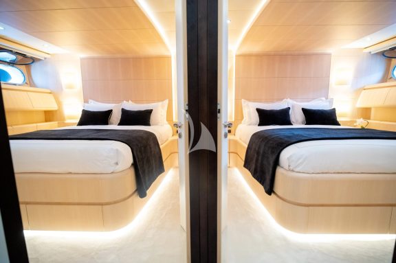 Image of PAREAKI II yacht #60