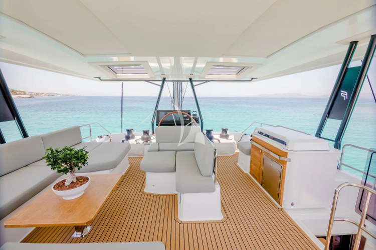 Flybridge Sitting area