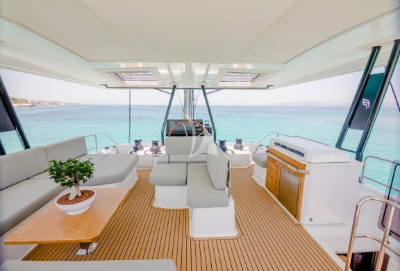 Flybridge Sitting area