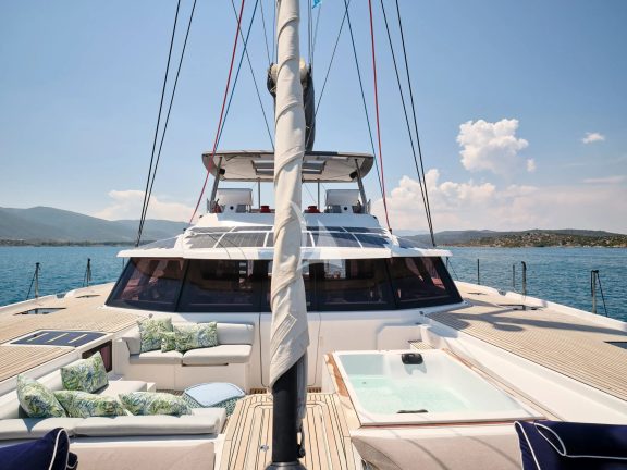 Fore deck sunbathing area