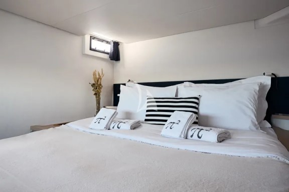 Guest cabin