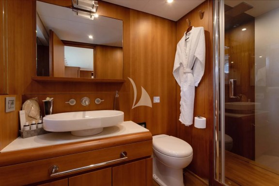 The 2nd Bathroom of the Master Cabin (starboardside) in the 4 cabins version