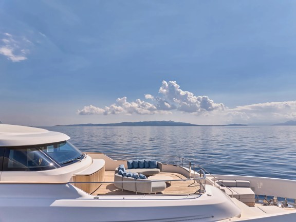 Upper Deck Fore