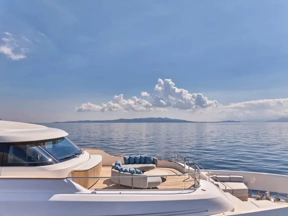 Upper Deck Fore