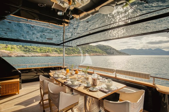 Image of CAN’T REMEMBER yacht #32