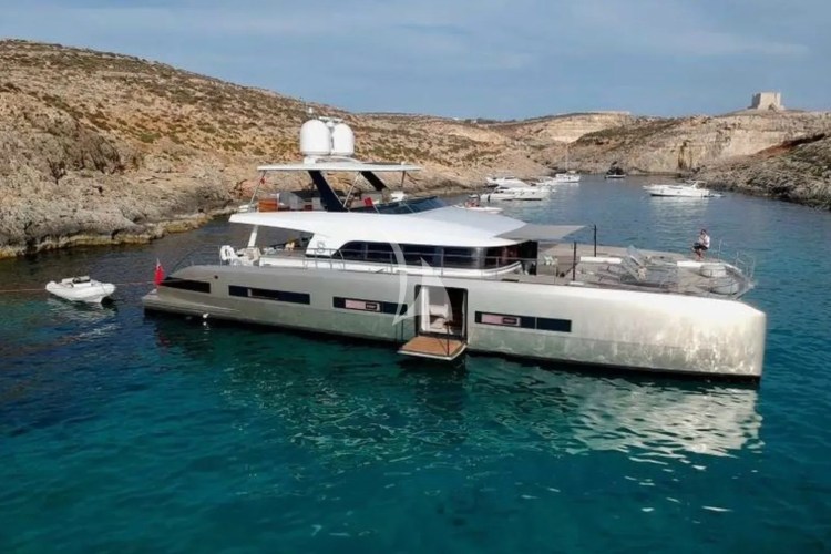 Master cabin with drop down terrace on to the sea