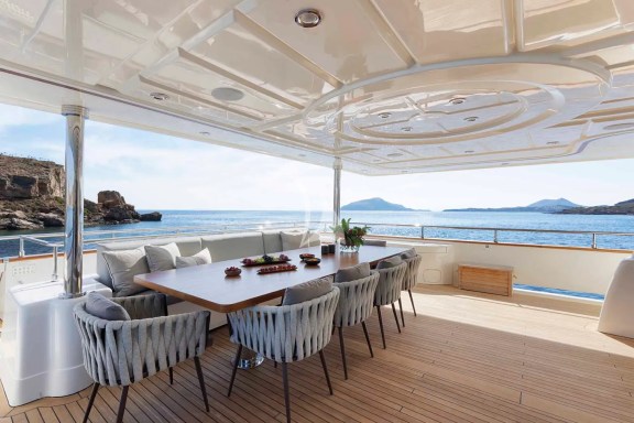 The large Main Deck veranda & dining tabl