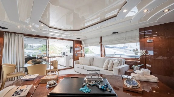 Upper deck interior salon