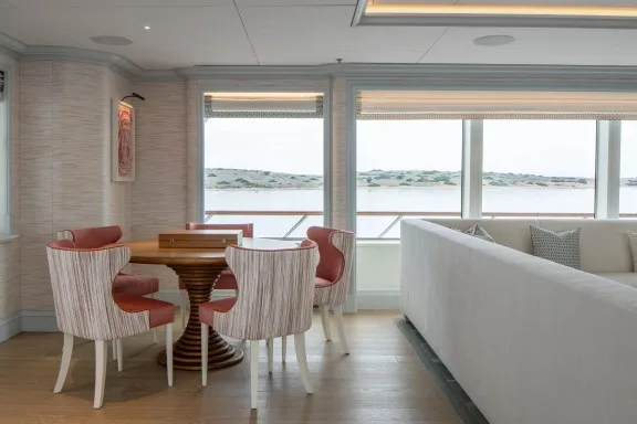 Bridge deck salon