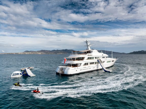 Image of FOS yacht #90
