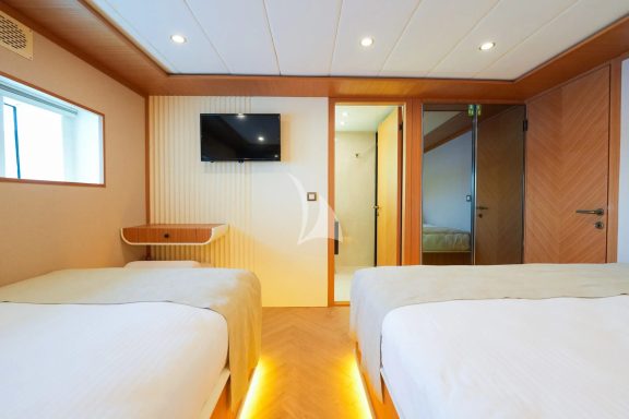 Image of King of the Sea yacht #23