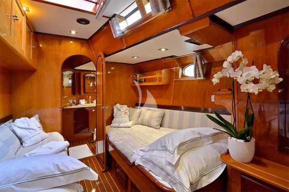 Image of WIND OF CHANGE yacht #10