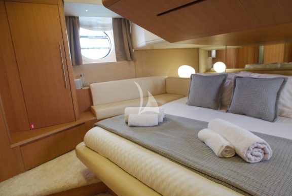 Image of RED ROSE yacht #32