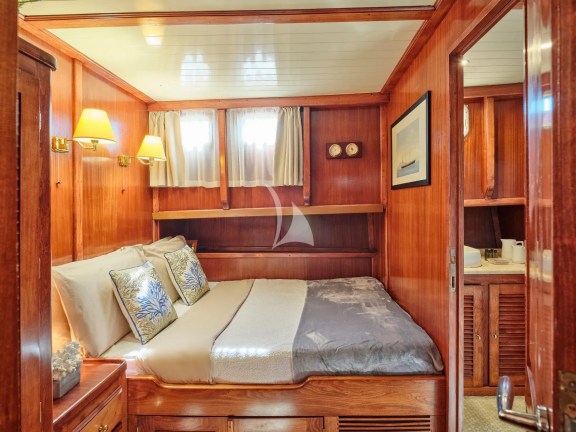 Guest cabin
