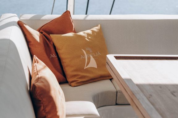 Flybridge sofa decoration