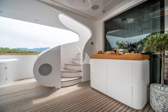 Image of PAREAKI II yacht #23